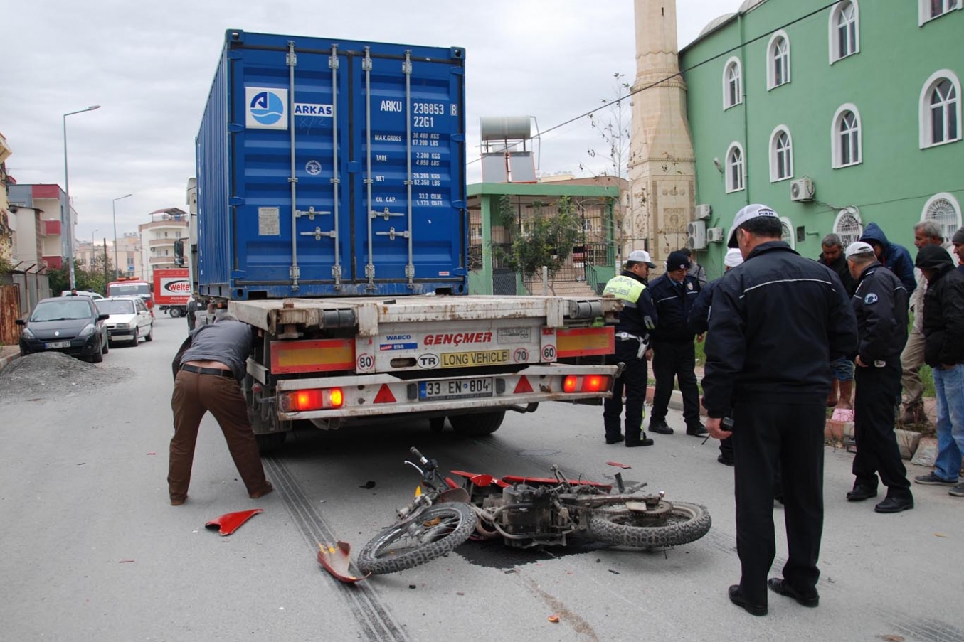 Motosiklet TIR’ın altında kaldı: 1 ölü, 1 yaralı  